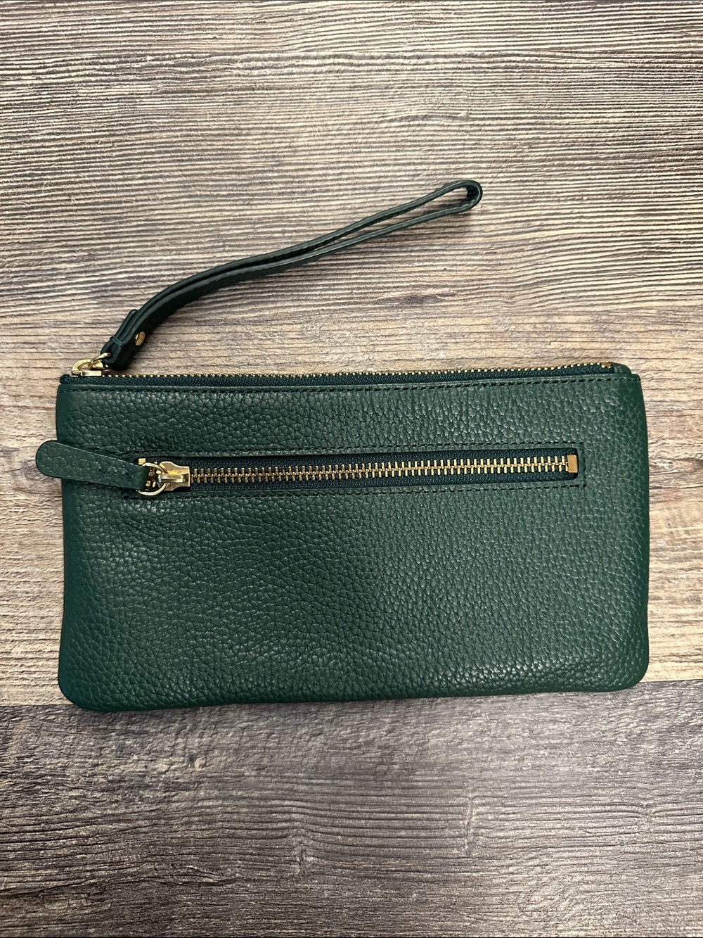 14th & Union Green Pebbled Leather Wristlet